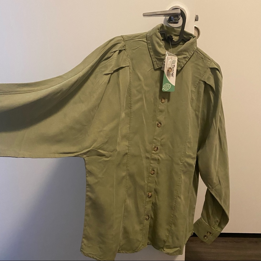Button-Down Blouse With Shirt Collar (New with tag)